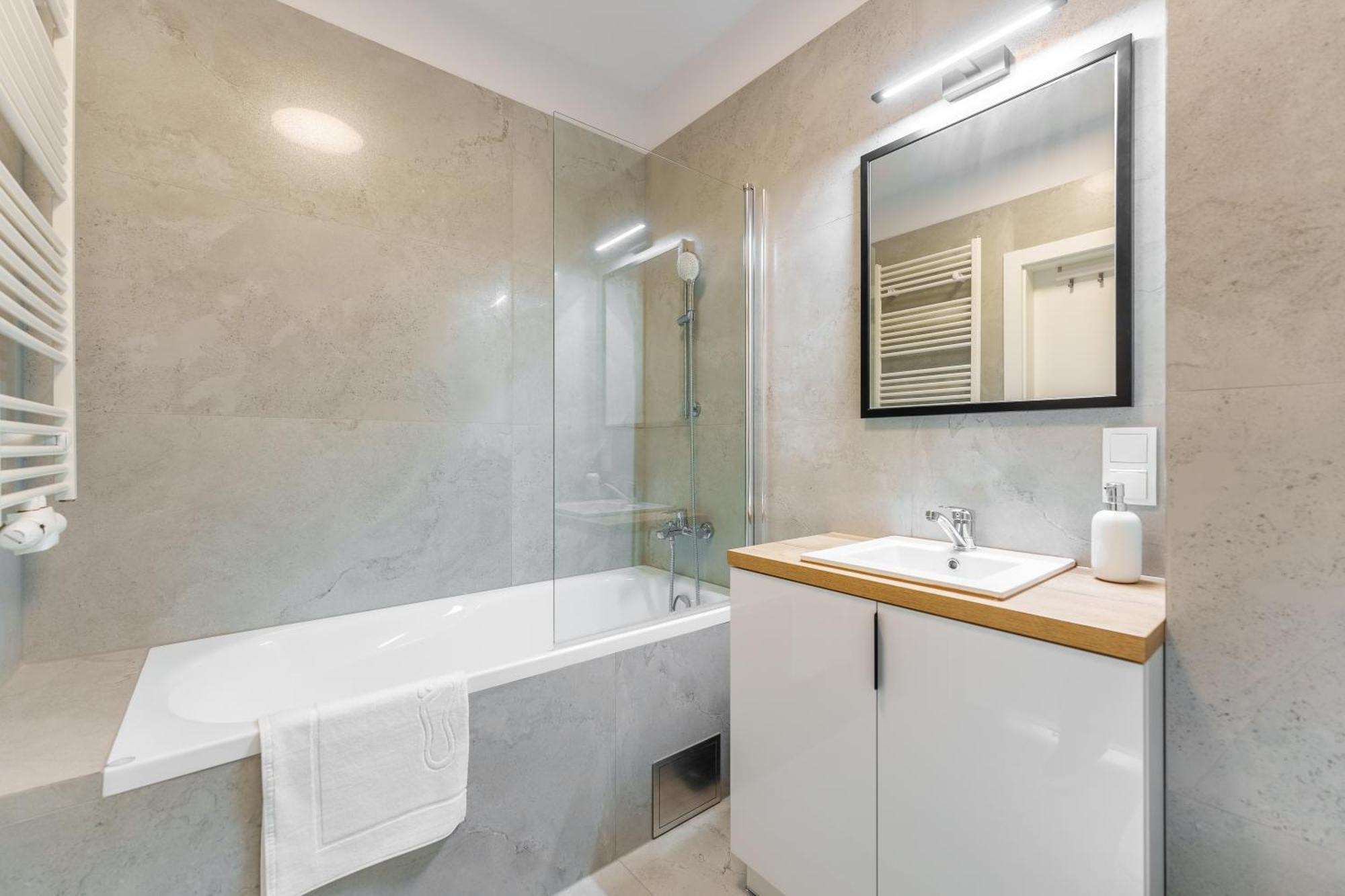Apartamenty Promenada - Fredry 2 كولوبرزيغ المظهر الخارجي الصورة